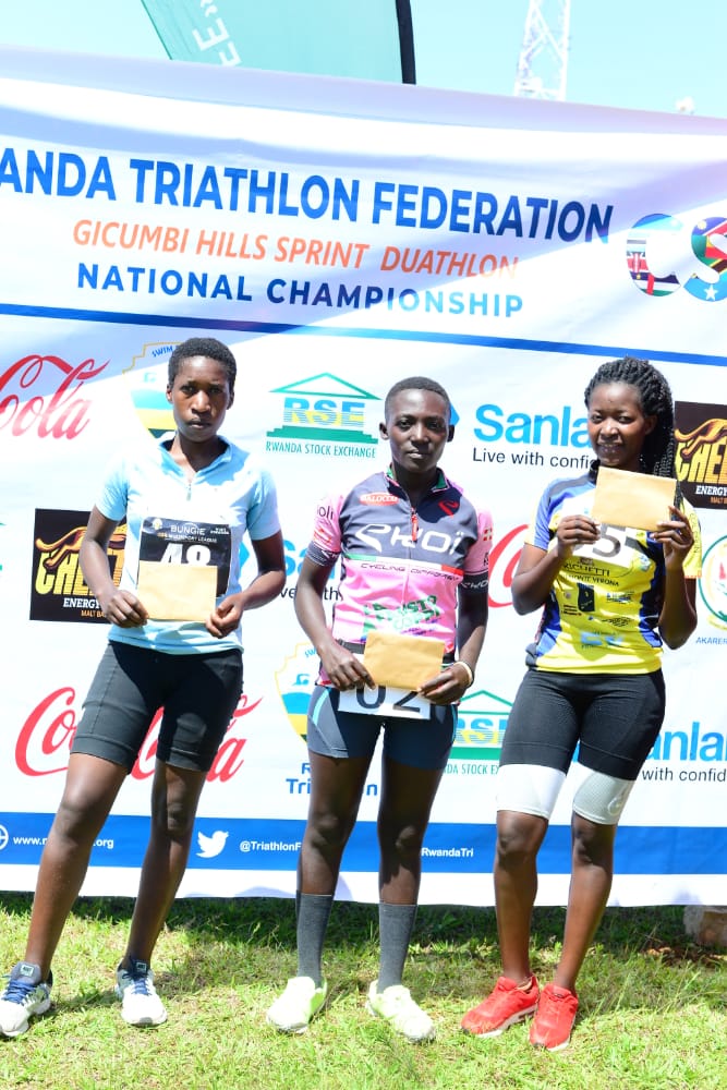 Abakobwa batatu baje ku myanya ya mbere