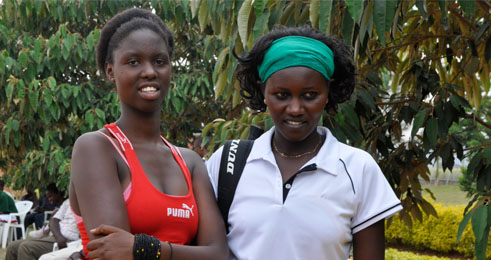 Ibumoso: Umumararungu Gisele, Iburyo: Ingabire Megane Nyuma y'umukino