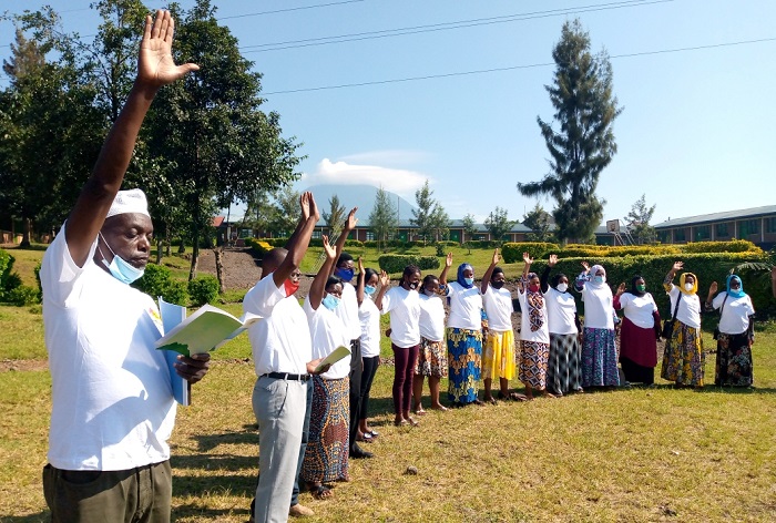 Abakorerabushake ba Komisiyo y'Igihugu y'Amatora babanje kurahirira imbere y'Inteko itora