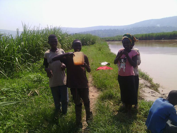 Abakoresha amazi ya Nyabarongo ntibashobora kwita ku isuku.