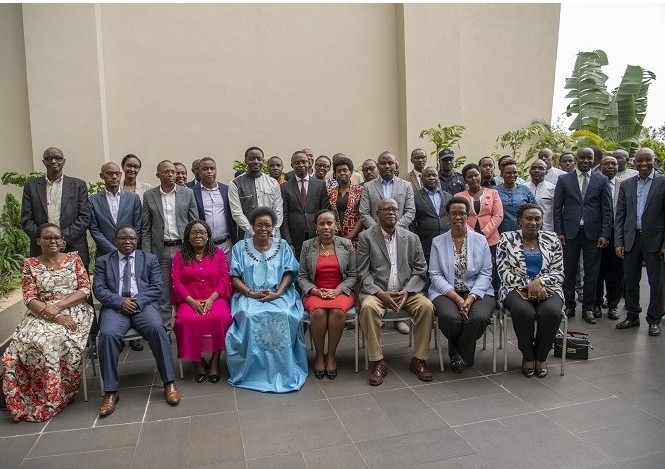 Abakozi ba Leta bibukijwe kunoza umurimo batanga serivisi nziza