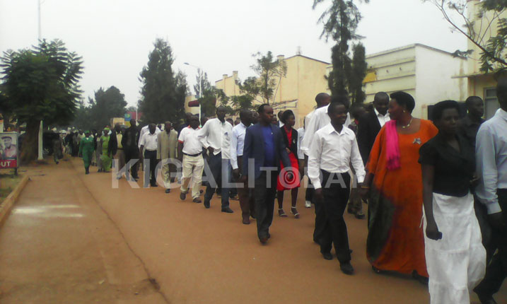 Abakozi mu Karere ka Huye basabwe gushishikazwa n'icyateza imbere Abanyarwanda mbere ya byose, bakirinda ibitabahesha agaciro.