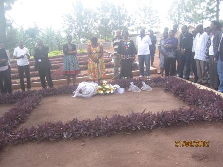 Abakozi muri Perezidanse ku rwibutso rwa Jenoside rwa Nyarubuye