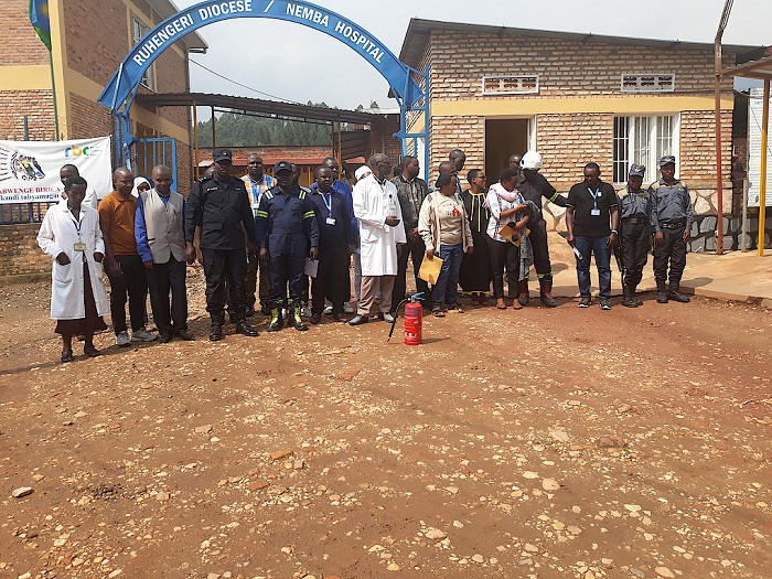 Abakozi b'ibitaro bya Nemba bigishijwe gukoresha Kizimyamwoto