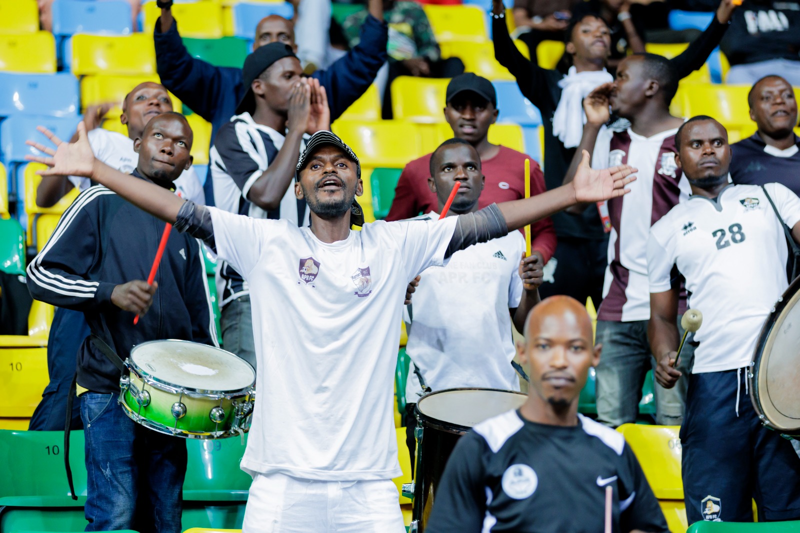 Abakunzi b'ikipe ya APR haba abagabo n'abagore 