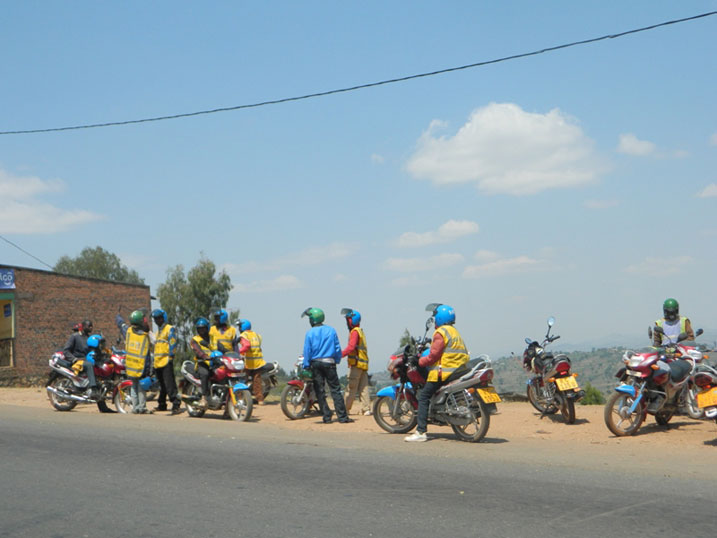 Bamwe mu bamotari bakorera mu karere ka Kamonyi ngo ntibasobanukiwe impamvu bamamaza ariko ntibabyishyurirwe.