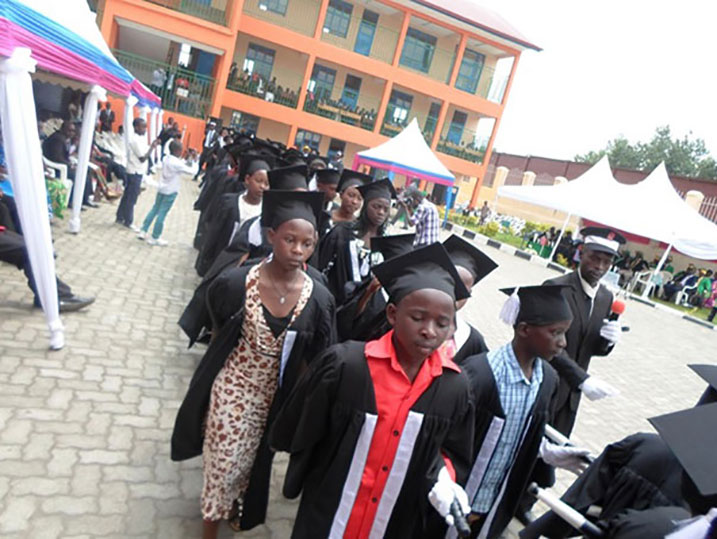 Abana 120 barangije amashuri abanza bahawe impamyabumenyi.