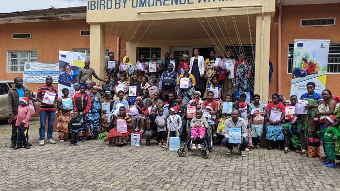 Mu kubifuriza Noheli abana bagenewe impano zitandukanye