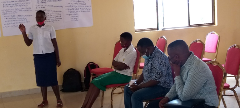 Patience Nambajimana, avuga ko abangavu babyaye basaba ab