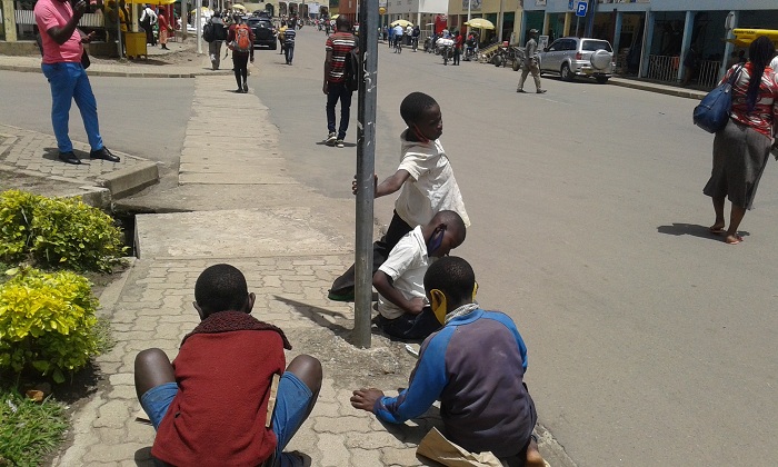 Aba bana birirwa mu Mujyi wa Musanze, bataye ishuri n'imiryango yabo