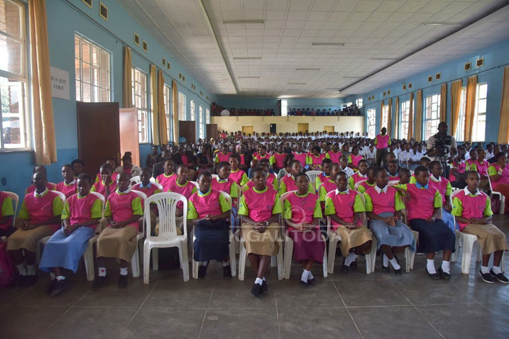 abana b'abakobwa batsinze neza kurusha abandi muri Rubavu bahembwe