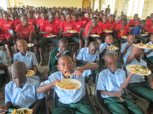 Abana bafashwa na Compassion International mu karere ka Rusizi bizihije umunsi w