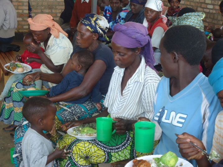 Abana bagaragaza imirire mibi bahawe Noheri bagaburirwa ifunguro ryuzuye.