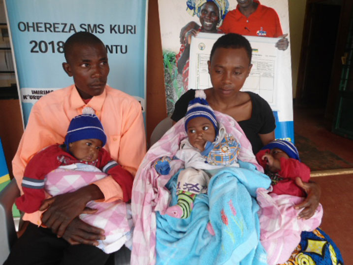 Abana bameze neza kandi bateye ubwuzu.