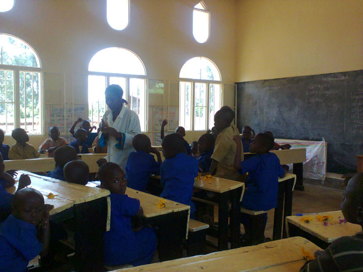 Abana bari kwigishwa ururimi rw