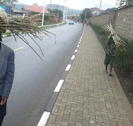 Hari ababyeyi bagisibya abana babakoresha imirimo