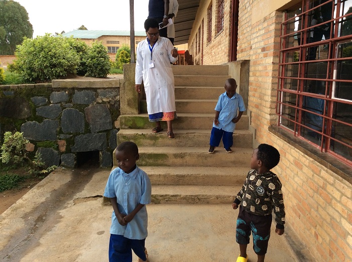 Kumanuka za esikariye ni ikibazo kuri aba bana bafite ubumuga bw'ingingo