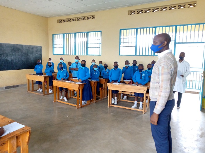 Abanyeshuri babanzaga kwibutswa amabwiriza yo kwirinda Covid-19