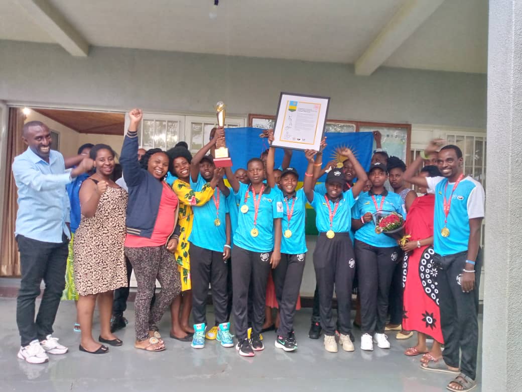 Bakiriwe i Kigali n'abakozi b'Umuryango Uyisenga ni Imanzi hamwe na bamwe mu babyeyi babo