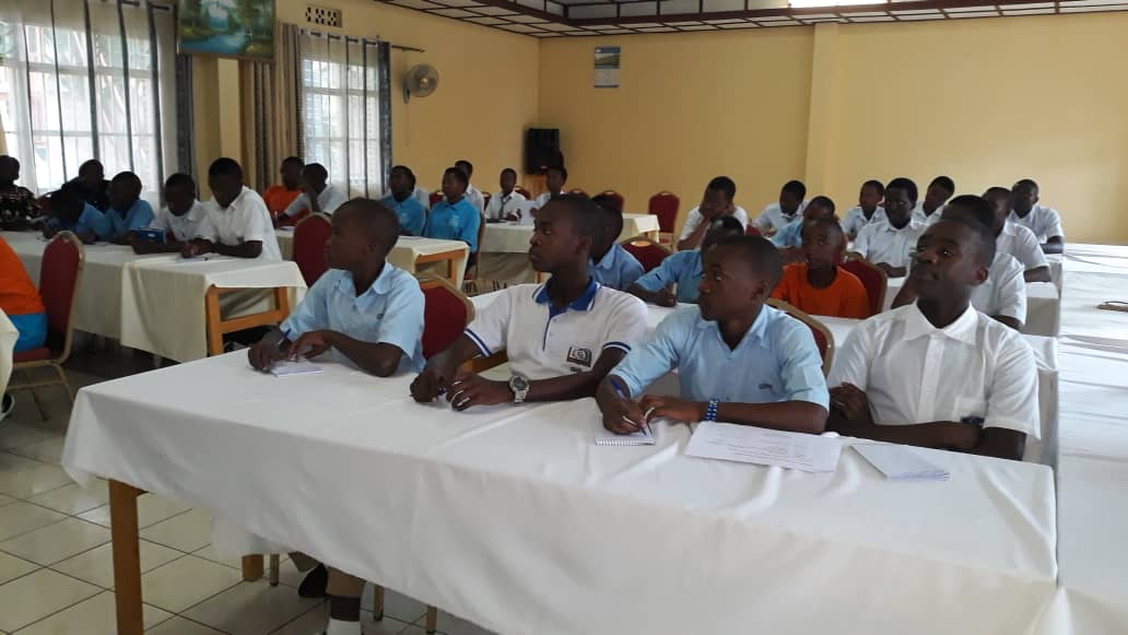 Abana 32 bahagarariye abandi muri za Media Club mu mahugurwa