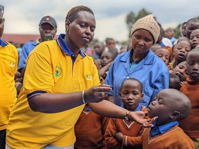 Abana ku mashuri bahawe ibinini by'inzoka