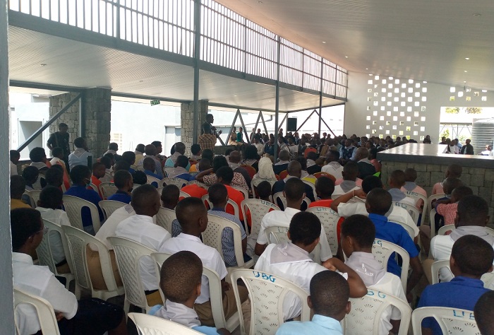 Abanyeshuri n'abarezi basobanuriwe amateka ya Jenoside yakorewe Abatutsi