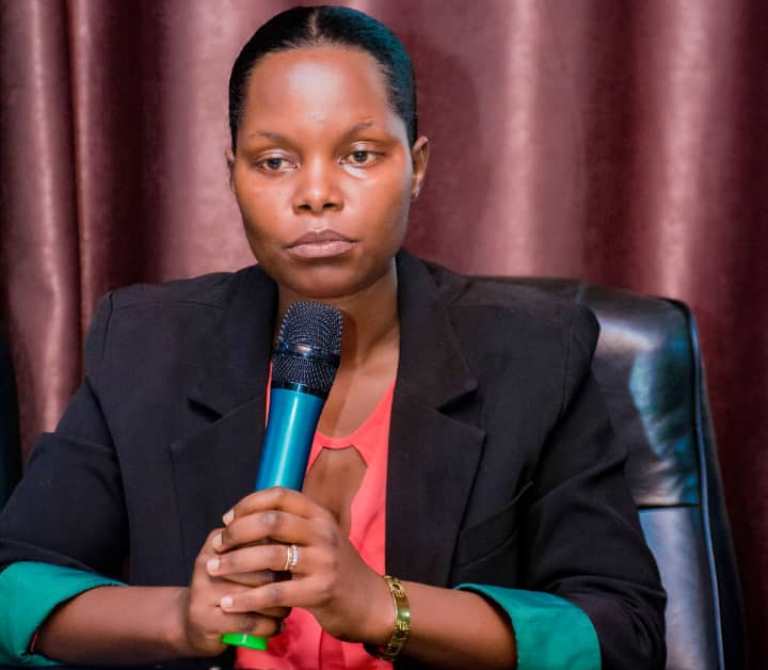 Byukusenge avuga ko n'abagore bakwiye guca akenge bakirinda kubana n'abagabo bazi ko bafite abandi bagore