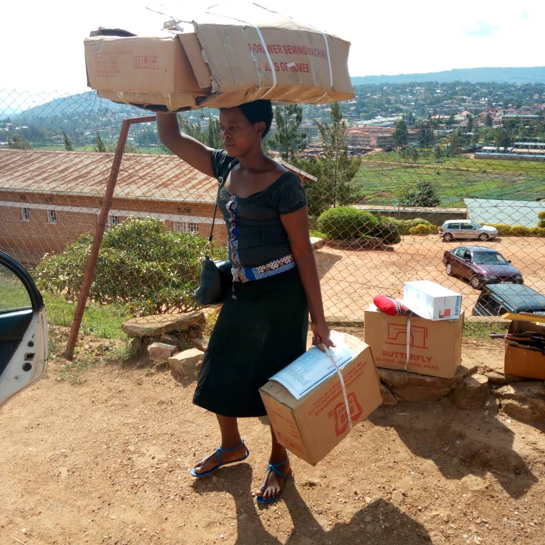 Abana bahawe ibikoresho by'ibanze mu kwihangira umurimo