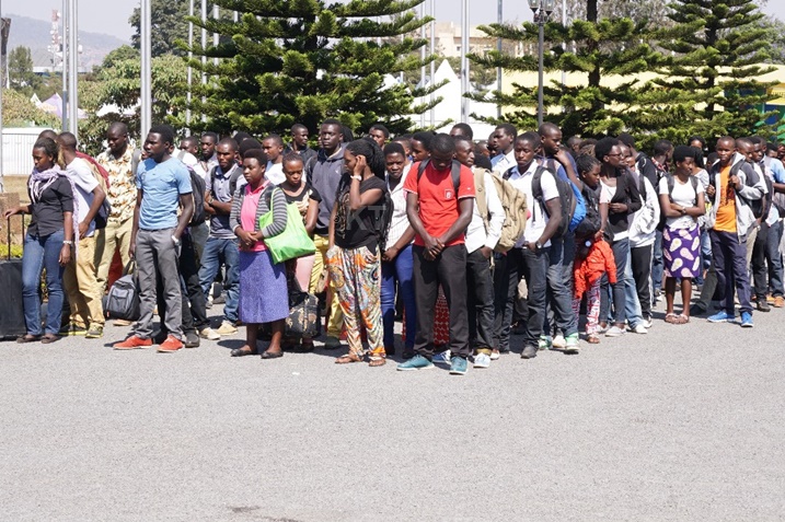 Abana baturutse mu ntara zitandukanye z'u Rwanda bagize amanota menshi muri 2015.