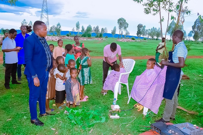 Abana bogoshwe imisatsi