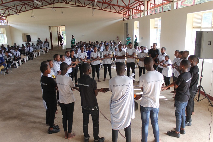 Abana mu dukino tunyuranye