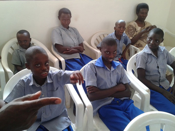 Abandi baratangiye kwiga.