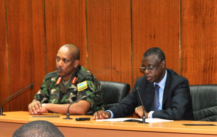 Umugaba mukuru w'ingabo Gen Patrick Nyamvumba na Minisitiri w'ingabo Gen James Kabarebe.