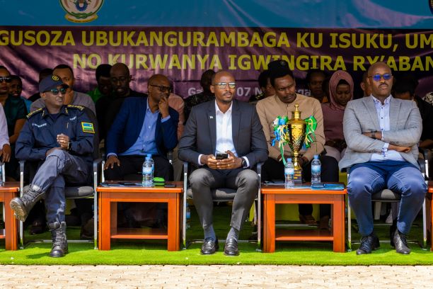 Abayobozi batandukanye bari bitabiriye gutanga ibihembo