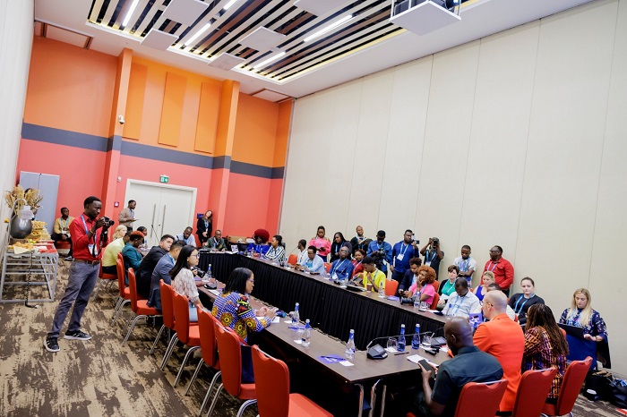 Abanyamakuru babwiwe gahunda zitandukanye zigamije gufasha abatuye ku mugabane wa Afurika kubona telefone ngendanwa