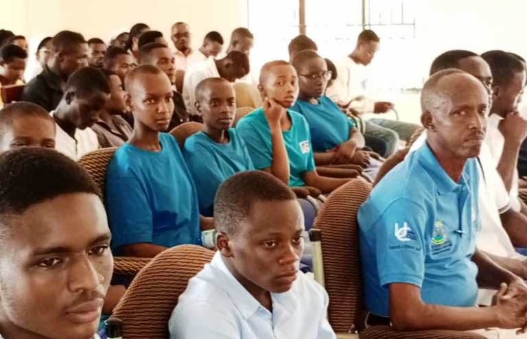 Urubyiruko ruvuga ko rukingiye ku macakubiri ku bw' inyigisho rwagiye ruhabwa