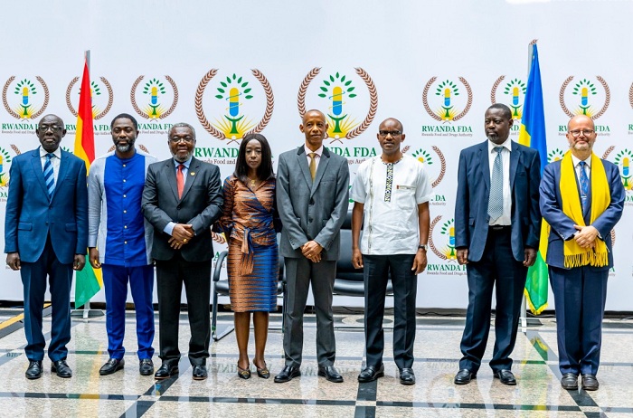 Abayobozi batandukanye ku mpande zombi bari bitabiriye umuhango wo gusinya aya masezerano