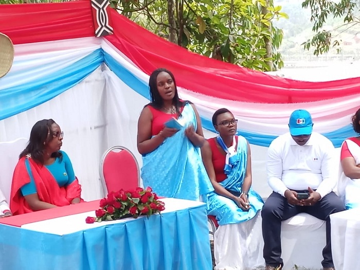 Mukasibomana Marie Rose (uhagaze)