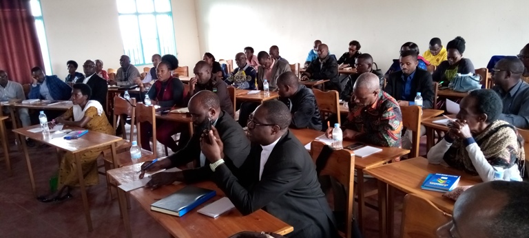 Bakurikiye ibyavuye mu bushakashatsi ku bituma abagore bahohoterwa bakicecekera