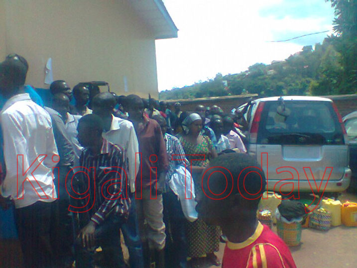 Abantu birirwa aha ku mupaka wa Rusizi I muri RDC babuze serivisi.