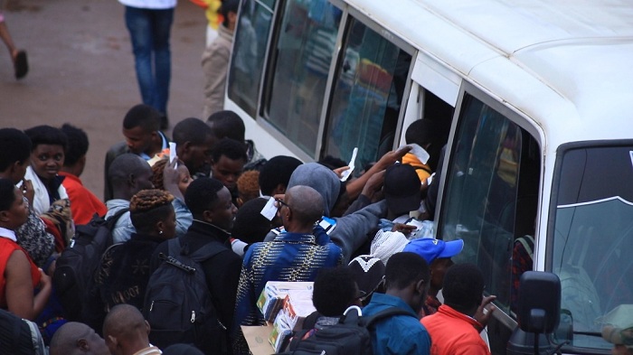 Imodoka irabona umugabo igasiba undi