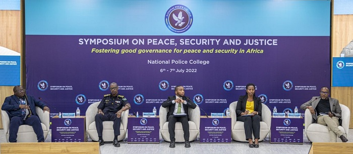 IGP Dan Munyuza ni umwe mubatanze ibiganiro