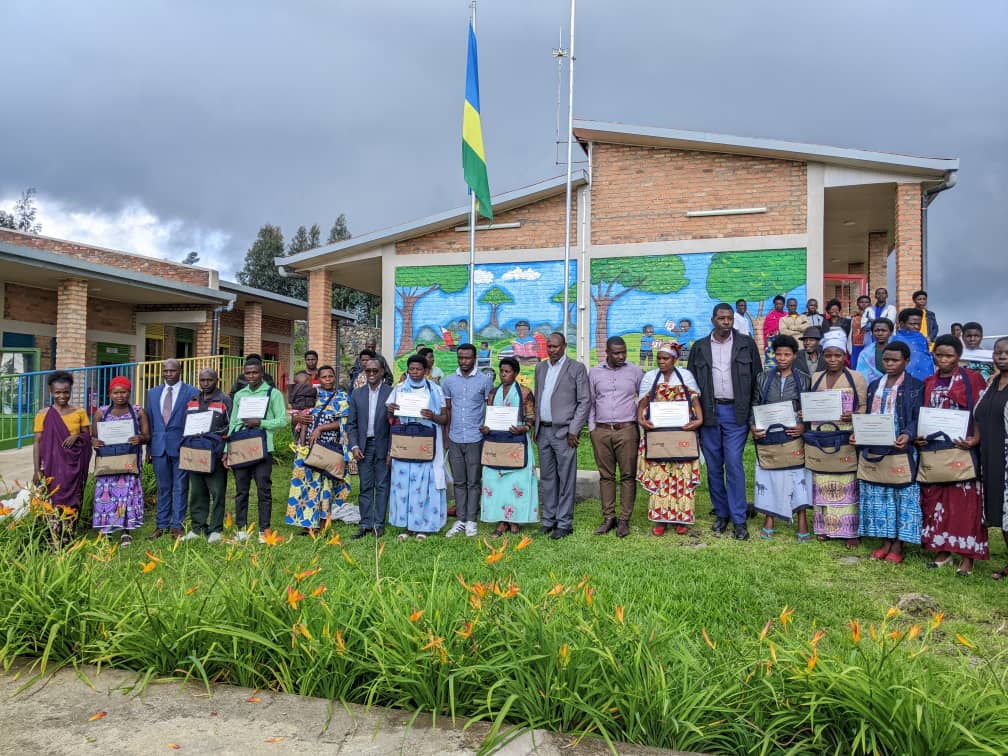 Mu gusoza izo nyigisho banabiherewe impamyabushobozi