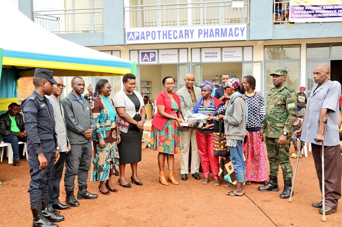 Abagore batishoboye batandatu bahawe imashini zidoda zizabafasha kwiteza imbere 