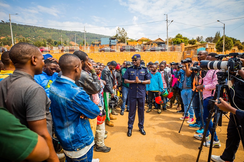 CP Kabera aganiriza abafatiwe ibinyabiziga