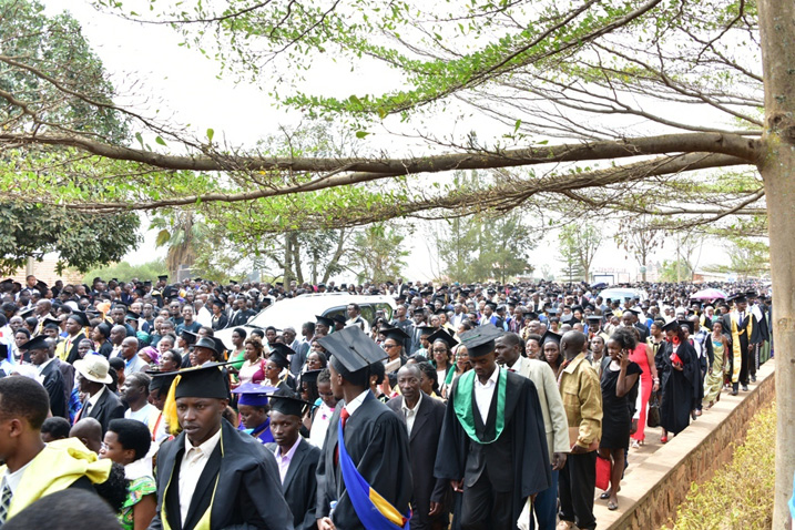 Abantu bari benshi cyane