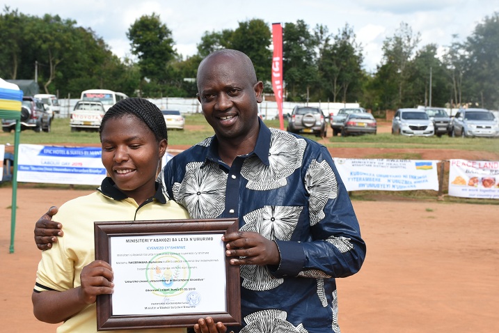 Abantu batandukanye bateje imbere umurimo bahembwe harimo na barwiyemezamirimo bato