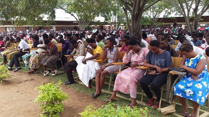 Abantu batandukanye bitabiriye ibiganiro byo kwibuka.