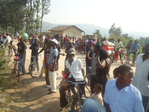 Abaturage bari bashungereye bari benshi cyane.