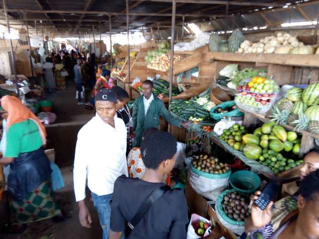 Abantu ntibarakurikiza neza amabwiriza ya metero imwe hagati y'umuntu n'undi